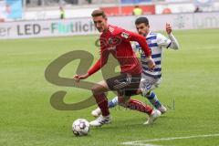 2. Bundesliga - MSV Duisburg - FC Ingolstadt 04 - Phil Neumann (26, FCI) Cauly Oliveira Souza (20 Duisburg)