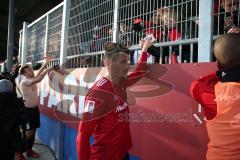 2. BL - Saison 2018/2019 - Holstein Kiel - FC Ingolstadt 04 - Die Mannschaft bedankt sich bei den Fans - Foto: Meyer Jürgen