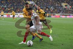 2. Bundesliga - SG Dynamo Dresden - FC Ingolstadt 04 - Linus Wahlqvist (2 Dresden) und Paulo Otavio (6, FCI) hinten Patrick Ebert (20 Dresden)