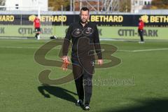 2. BL - Saison 2018/2019 - Holstein Kiel - FC Ingolstadt 04 - Carsten Nulle Torwarttrainer FCI verlässt nach dem warm machen das Spielfeld - Foto: Meyer Jürgen