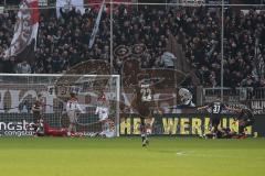 2. Bundesliga - FC St. Pauli - FC Ingolstadt 04 - Tor für Pauli, links Torwart Philipp Tschauner (41, FCI) am Boden, rechts Torschütze Alex Meier (9 Pauli) am Boden und jubelt