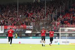 2. Bundesliga - Fußball - 1. FC Heidenheim - FC Ingolstadt 04 - Torwart Philipp Heerwagen (1, FCI) Torwart Marco Knaller (16, FCI) Torwart Philipp Tschauner (41, FCI) laufen zu den Fans