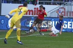 2. BL - Saison 2018/2019 - Holstein Kiel - FC Ingolstadt 04 - Stefan Kutschke (#20 FCI) - Hauke Wahl (#24 Kiel) - Kenneth Kronholm Torwart (#18 Kiel) - Foto: Meyer Jürgen