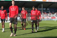 2. BL - Saison 2018/2019 - Holstein Kiel - FC Ingolstadt 04 - Die Spieler verlassen nach dem warm machen das Spielfeld - Phil Neumann (#26 FCI) - Marvin Matip (#34 FCI) - Benedikt Gimber (#5 FCI) - Osayamen Osawe (#14 FCI)  - Foto: Meyer Jürgen