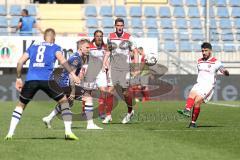 2. Bundesliga - Arminia Bielefeld - FC Ingolstadt 04 - rechts Almog Cohen (8, FCI) passt den Ball, links Andreas Voglsammer (21 Bielefeld) Florian Hartherz (8 Bielefeld)