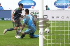 2. Bundesliga - Fußball - 1. FC Heidenheim - FC Ingolstadt 04 - Torchance für Darío Lezcano (11, FCI), Torwart Kevin Müller (HDH 1) hält, hinten Patrick Mainka (HDH 6)