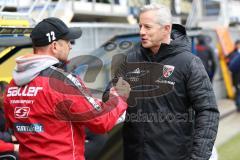 2. Bundesliga - SC Paderborn - FC Ingolstadt 04 - Begrüßung vor dem Spiel, Cheftrainer Steffen Baumgart (Paderborn) und Cheftrainer Jens Keller (FCI)