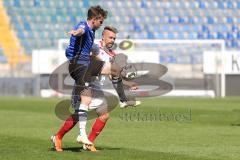 2. Bundesliga - Arminia Bielefeld - FC Ingolstadt 04 - Thomas Pledl (30, FCI) Zweikampf mit