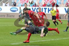 2. Bundesliga - Fußball - 1. FC Heidenheim - FC Ingolstadt 04 - knapp daneben, Fallrückzieher von Marcel Gaus (19, FCI) Kopfball Norman Theuerkauf (HDH 30)