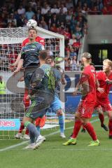 2. Bundesliga - Fußball - 1. FC Heidenheim - FC Ingolstadt 04 - Ecke Kopfball Stefan Kutschke (20, FCI) Torwart Kevin Müller (HDH 1)