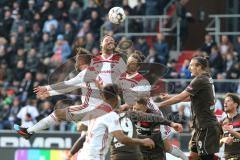 2. Bundesliga - FC St. Pauli - FC Ingolstadt 04 - Kopfballduelle, Robin Krauße (23, FCI) Björn Paulsen (4, FCI) Jonatan Kotzke (25 FCI) rechts Alex Meier (9 Pauli)