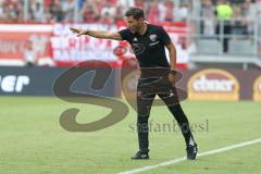 2. Bundesliga - Fußball - SV Jahn Regensburg - FC Ingolstadt 04 - Cheftrainer Stefan Leitl (FCI) am Seitenrand energisch