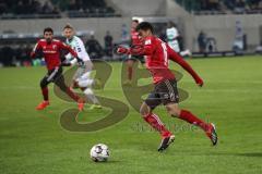 2. Bundesliga - SpVgg Greuther Fürth - FC Ingolstadt 04 - Paulo Otavio (6, FCI) Angriff mit Almog Cohen (8, FCI)