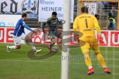 2. Bundesliga - SV Darmstadt 98 - FC Ingolstadt 04 - Paulo Otavio (6, FCI) vor dem Tor von Torwart Heuer Fernandes, Daniel (Darmstadt 1) Sirigu, Sandro (Darmstadt 17)