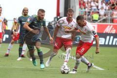 2. Bundesliga - Fußball - SV Jahn Regensburg - FC Ingolstadt 04 - Robert Leipertz (13, FCI) Asger Sörensen (4 Jahn) Andreas Geipl (8 Jahn)