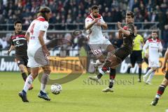 2. Bundesliga - FC St. Pauli - FC Ingolstadt 04 - mitte Mergim Mavraj (15, FCI) kommt nicht an Justin Hoogma (22 Pauli) vorbei, links Björn Paulsen (4, FCI)