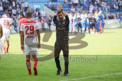 2. Bundesliga - Fußball - 1. FC Magdeburg - FC Ingolstadt 04 - Spiel ist aus, unentschieden 1:1, Spieler bedanken sich bei den mitgereisten Fans, Cheftrainer Stefan Leitl (FCI)