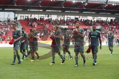 2. Bundesliga - Fußball - SV Jahn Regensburg - FC Ingolstadt 04 - Spiel ist aus, 1:2 für Regensburg feiert, FCI bedankt sich bei den Fans, Phil Neumann (26, FCI) Lucas Galvao (3 FCI) Thorsten Röcher (29 FCI) Konstantin Kerschbaumer (7, FCI) Benedikt Gimbe