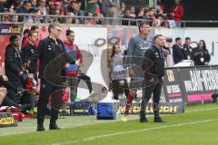 2. Bundesliga - Fußball - 1. FC Heidenheim - FC Ingolstadt 04 - Schreien ins Feld Streit, Co-Trainer Michael Henke (FCI) Cheftrainer Tomas Oral (FCI) und Torwarttrainer Alexander Kunze (FCI)