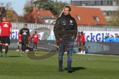 2. BL - Saison 2018/2019 - Holstein Kiel - FC Ingolstadt 04 - Alexander Nouri (Cheftrainer FCI) verlässt nach dem warm machen das Spielfeld - Foto: Meyer Jürgen