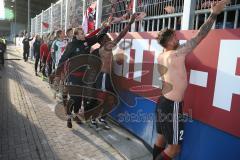 2. BL - Saison 2018/2019 - Holstein Kiel - FC Ingolstadt 04 - Die Mannschaft bedankt sich bei den Fans - Foto: Meyer Jürgen