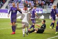 2. Bundesliga - FC Erzgebirge Aue - FC Ingolstadt 04 - Flanke zu Darío Lezcano (11, FCI) und Malcolm Cacutalua (Aue 21) macht Eigentor zum 0:3, Torwart Männel Martin (Aue 1) am Boden, Jubel