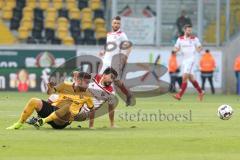 2. Bundesliga - SG Dynamo Dresden - FC Ingolstadt 04 - Zweikampf Niklas Kreuzer (7 Dresden) Almog Cohen (8, FCI)