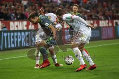 2. Bundesliga - Fußball - 1. FC Köln - FC Ingolstadt 04 - links Benedikt Gimber (5, FCI) im Kampf um den Ball Schaub, Louis (13 Köln) und hinten Hector, Jonas (14 Köln)