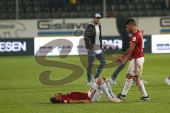 2. Bundesliga - SV Sandhausen - FC Ingolstadt 04 - Niederlage der Schanzer 4:0, hängende Köpfe, Thomas Pledl (30, FCI) am Boden, Almog Cohen (8, FCI)