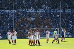 2. Bundesliga - Arminia Bielefeld - FC Ingolstadt 04 - Sieg Jubel 1:3, die Schanzer gratulieren sich auf dem Spielfeld, Thomas Pledl (30, FCI) Fatih Kaya (36, FCI) Benedikt Gimber (5, FCI) Sonny Kittel (10, FCI)