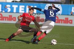 2. BL - Saison 2018/2019 - Holstein Kiel - FC Ingolstadt 04 - Benedikt Gimber (#5 FCI) im Zweikampf mit David Kinsombi (#6 Kiel) - Foto: Meyer Jürgen