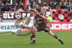 2. Bundesliga - FC St. Pauli - FC Ingolstadt 04 - Thomas Pledl (30, FCI) gegen Daniel Buballa (15 Pauli)