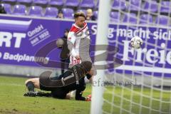 2. Bundesliga - FC Erzgebirge Aue - FC Ingolstadt 04 - Thomas Pledl (30, FCI) scheitert an Torwart Männel Martin (Aue 1)