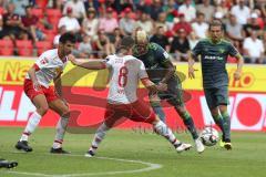 2. Bundesliga - Fußball - SV Jahn Regensburg - FC Ingolstadt 04 - Andreas Geipl (8 Jahn) Darío Lezcano (11, FCI) Konstantin Kerschbaumer (7, FCI)