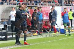 2. Bundesliga - Fußball - 1. FC Heidenheim - FC Ingolstadt 04 - Stefan Kutschke (20, FCI) redet mit Cheftrainer Frank Schmidt (HDH)