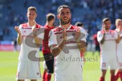 2. Bundesliga - Arminia Bielefeld - FC Ingolstadt 04 - Sieg Jubel 1:3, die Schanzer gratulieren sich auf dem Spielfeld, bedanken sich bei den mitgereisten Fans, Fatih Kaya (36, FCI)