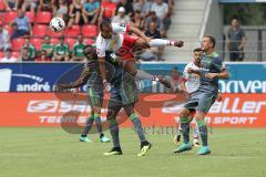 2. Bundesliga - Fußball - SV Jahn Regensburg - FC Ingolstadt 04 - Osayamen Osawe (14, FCI) Jann George (9 Jahn) Zweikampf