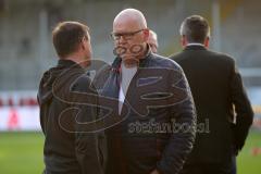 2. Bundesliga - SV Sandhausen - FC Ingolstadt 04 - Gespräch rechts Vorsitzender des Vorstandes Peter Jackwerth (FCI) mit Sportdirektor Otmar Schork (Sandhausen)