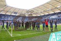 2. Bundesliga - Hamburger SV - FC Ingolstadt 04 - Sieg 0:3 für den FCI, Jubel mit den Fans, Humba Arme hoch, Freude