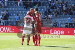 2. Bundesliga - Arminia Bielefeld - FC Ingolstadt 04 - Sieg Jubel 1:3, Robin Krauße (23, FCI) Torwart Philipp Tschauner (41, FCI) Torwarttrainer Alexander Kunze (FCI)