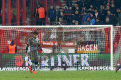 2. Bundesliga - 1. FC Union Berlin - FC Ingolstadt 04 - Tumult vor dem Berliner Tor, Almog Cohen (8, FCI) bekommt die rote Karte und muss vom Platz