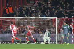 2. Bundesliga - 1. FC Union Berlin - FC Ingolstadt 04 - Tor für Berlin, Torwart Philipp Tschauner (41, FCI) kniet im Tor