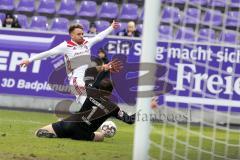 2. Bundesliga - FC Erzgebirge Aue - FC Ingolstadt 04 - Thomas Pledl (30, FCI) scheitert an Torwart Männel Martin (Aue 1)