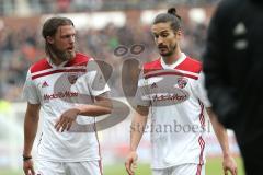 2. Bundesliga - FC St. Pauli - FC Ingolstadt 04 - Gang in die Pause, Björn Paulsen (4, FCI) Jonatan Kotzke (25 FCI) im Gespräch