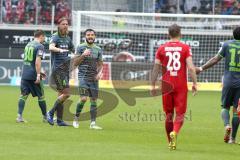 2. Bundesliga - Fußball - 1. FC Heidenheim - FC Ingolstadt 04 - Streit auf dem Platz, Björn Paulsen (4, FCI) will schlichten und Cenk Sahin (17, FCI)