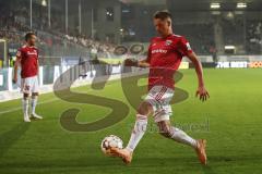 2. Bundesliga - SV Sandhausen - FC Ingolstadt 04 - Thomas Pledl (30, FCI) verwirft den Einwurf, Thorsten Röcher (29 FCI) rettet den Ball