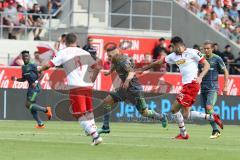 2. Bundesliga - Fußball - SV Jahn Regensburg - FC Ingolstadt 04 - mitte Robert Leipertz (13, FCI) stürmt los, Andreas Geipl (8 Jahn) Hamadi Al Ghaddioui (25 Jahn) Konstantin Kerschbaumer (7, FCI)