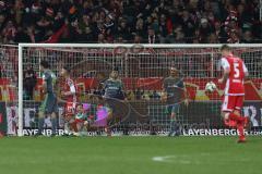 2. Bundesliga - 1. FC Union Berlin - FC Ingolstadt 04 - 2:0 Tor für Berlin, Torwart Philipp Tschauner (41, FCI) sitzt am Boden, enttäuscht
