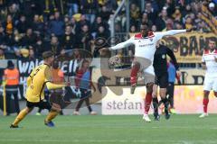 2. Bundesliga - SG Dynamo Dresden - FC Ingolstadt 04 - Osayamen Osawe (14, FCI) und links Linus Wahlqvist (2 Dresden)