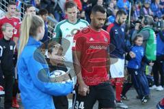 2. BL - Saison 2018/2019 - Holstein Kiel - FC Ingolstadt 04 - Die Spieler lauf ein - Marvin Matip (#34 FCI) - Foto: Meyer Jürgen